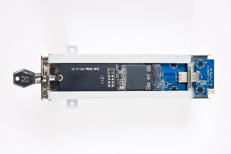 ऑल इन वन डेस्कटॉप M.2 SSD मोबाइल रैक और कुंजी ताला के साथ विस्तार स्टोरेज का समर्थन करता है।